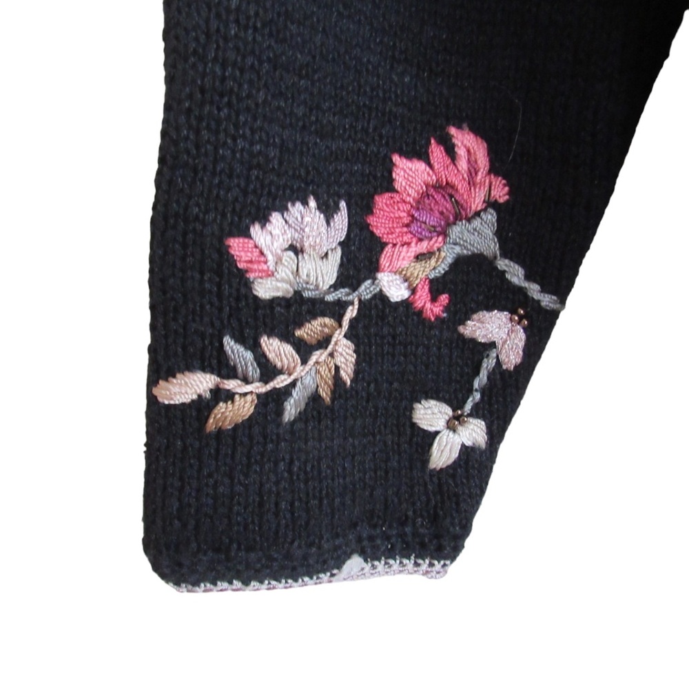 Heirloom Collectibles Vintage Black Embroidered Floral Cardigan Sweater Medium - Picture 8 of 11